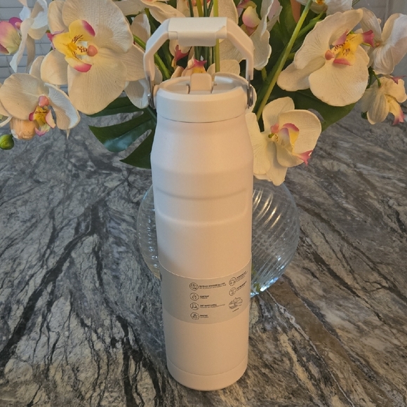 Stanley IceFlow Bottle in Cream - Picture 2 of 3